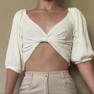 Urban outfitters off white cropped twist Front ribbed raw hem 1/2 sleeve top